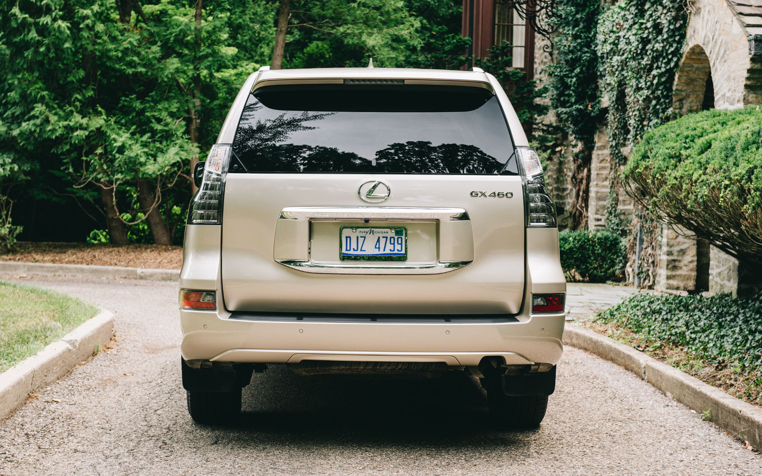 Comparison Lexus GX 460 Luxury 2018 vs Honda Pilot EXL 2017